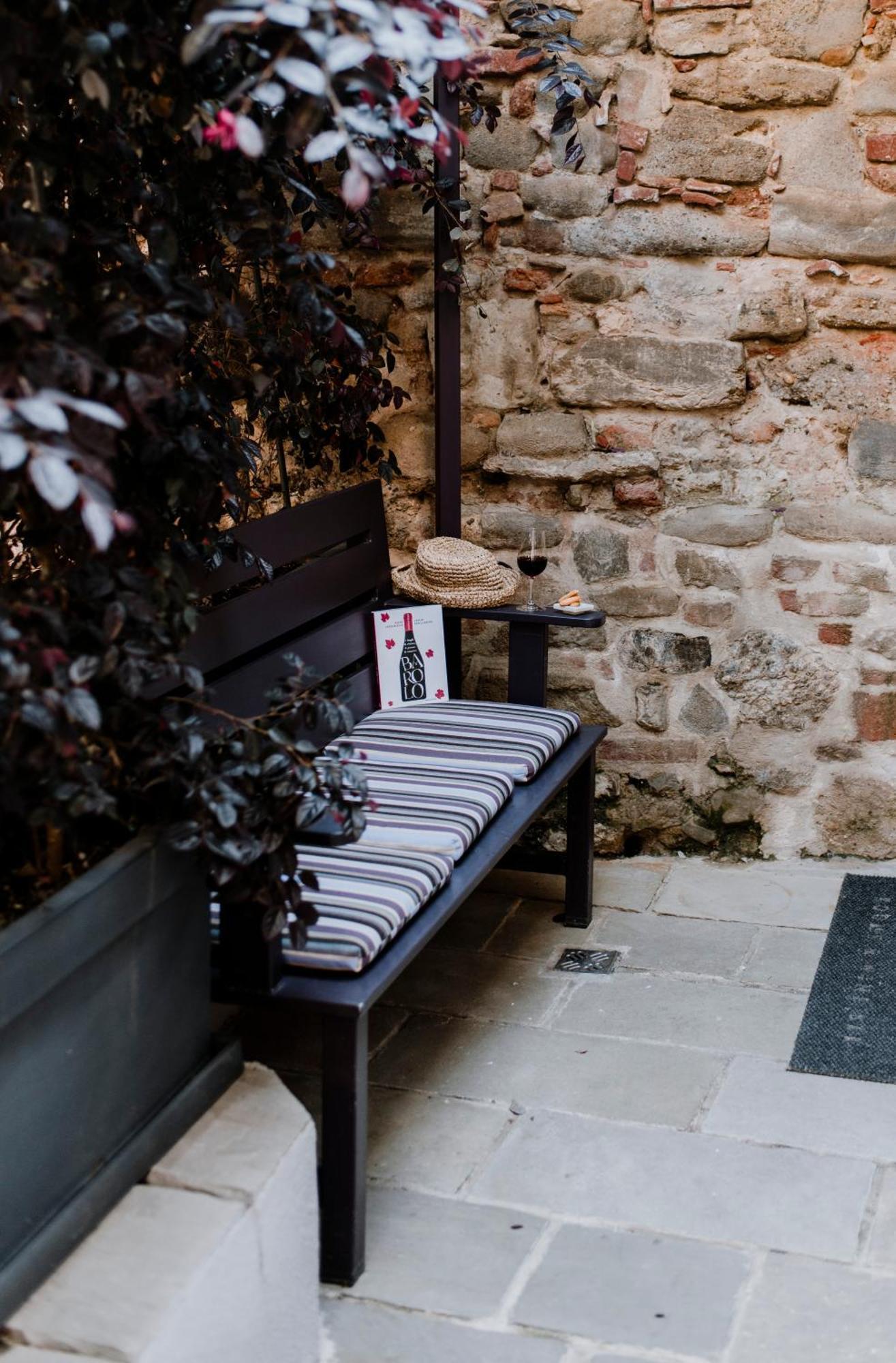 Uve Rooms & Wine Bar Ла Мора Екстериор снимка