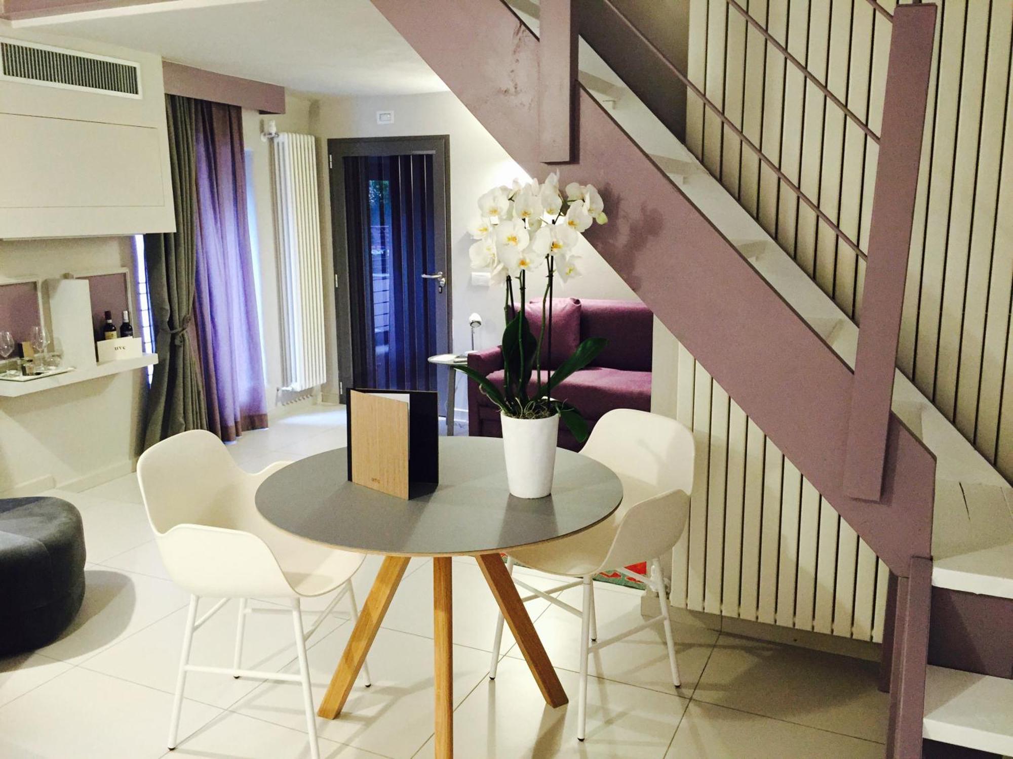 Uve Rooms & Wine Bar Ла Мора Екстериор снимка