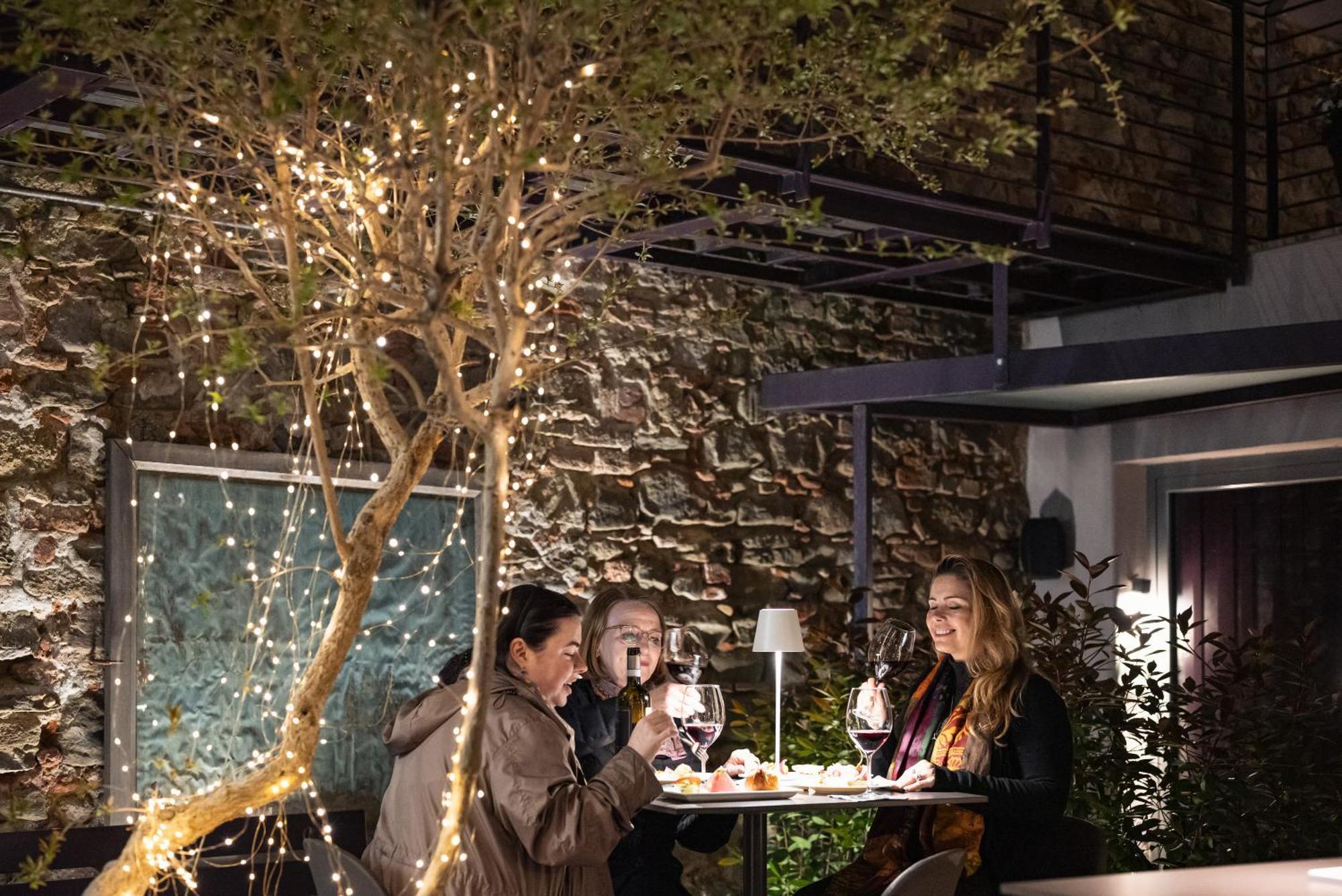 Uve Rooms & Wine Bar Ла Мора Екстериор снимка