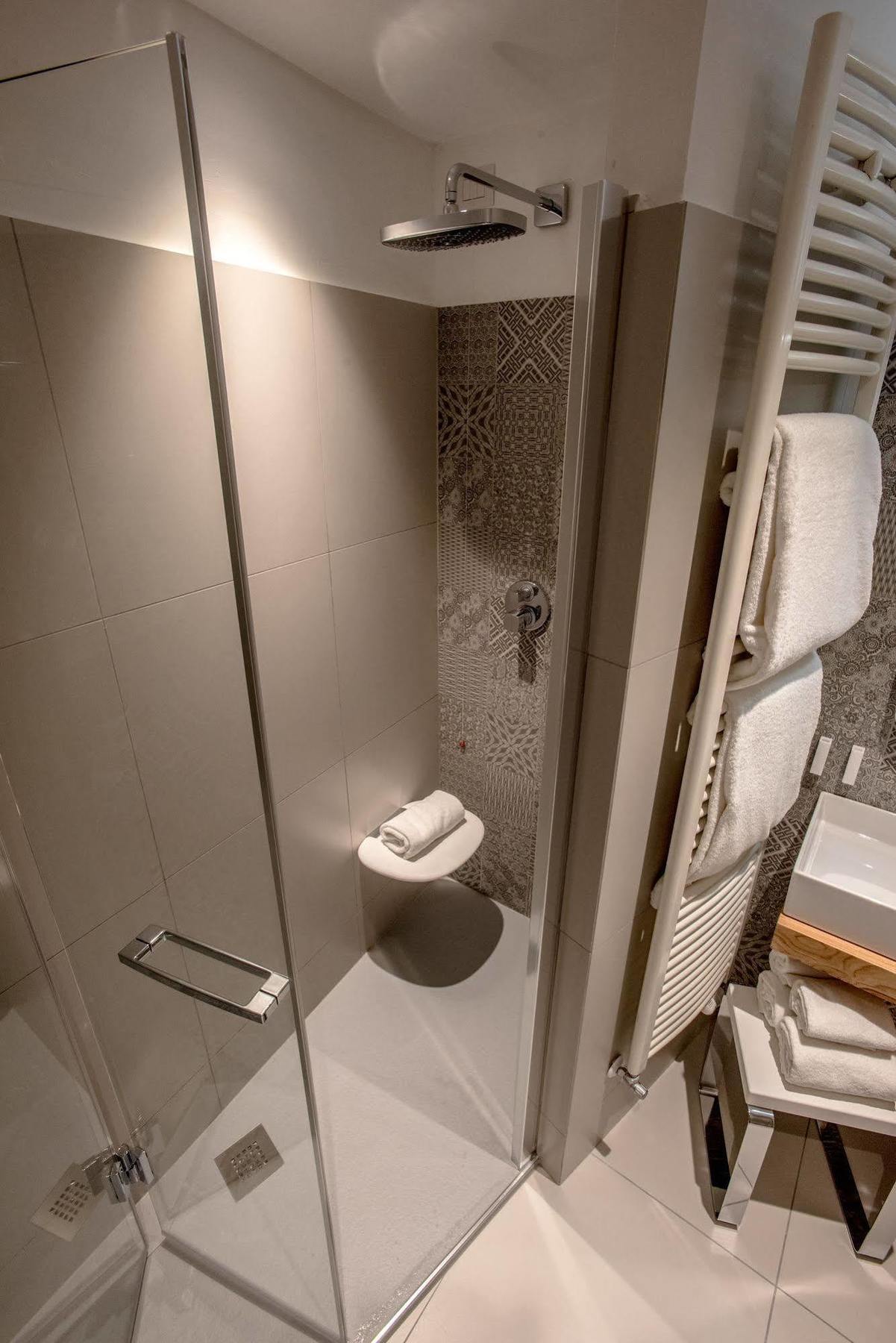 Uve Rooms & Wine Bar Ла Мора Екстериор снимка